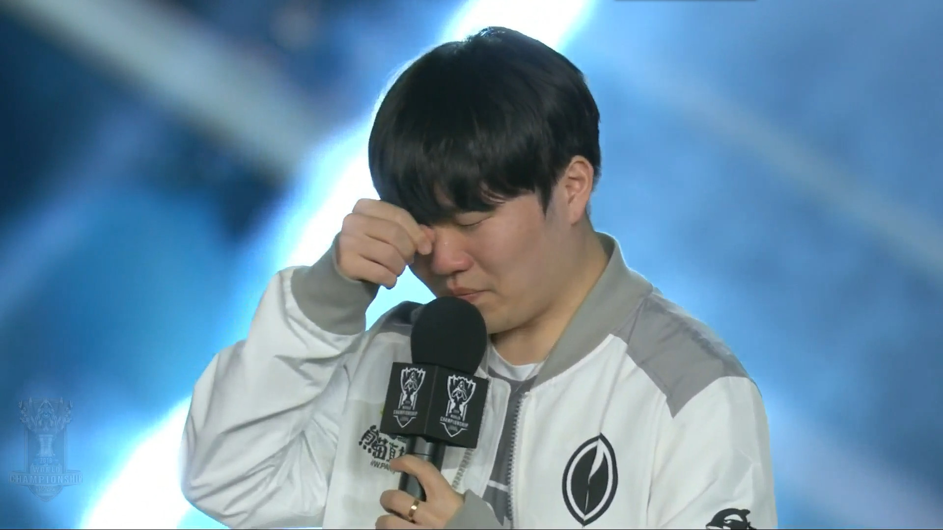 强硬对抗的 强硬对抗的